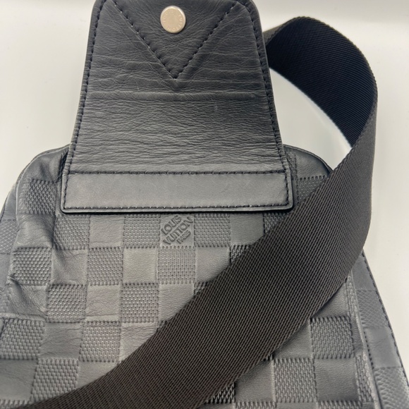 LV Avenue Slingbag preloved - Picture 11 of 13